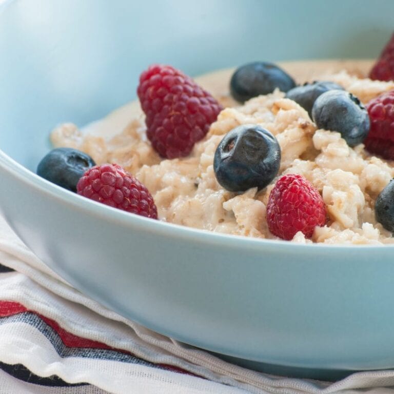 a bowl of oats for the candida diet